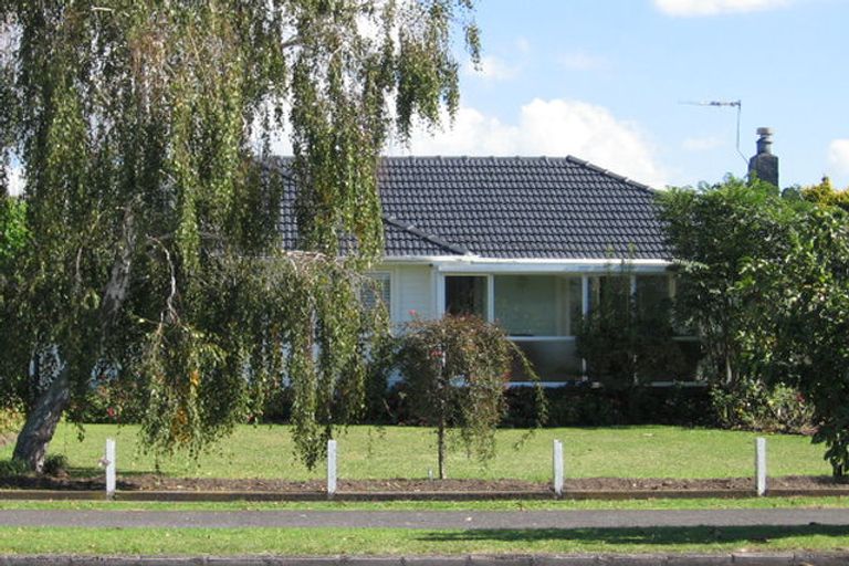 Photo of property in 65 Beach Road, Te Atatu Peninsula, Auckland, 0610