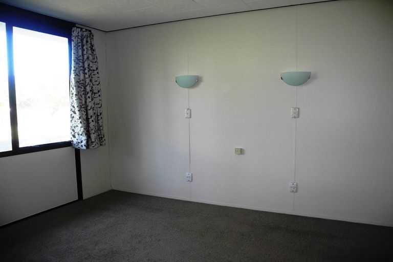 Photo of property in 1/5 Compass Place, Te Atatu Peninsula, Auckland, 0610