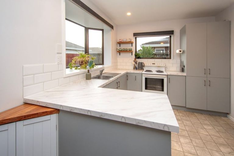 Photo of property in 2/74 Inwoods Road, Parklands, Christchurch, 8083