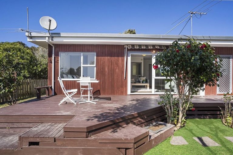 Photo of property in 1 Golf Road, New Lynn, Auckland, 0600