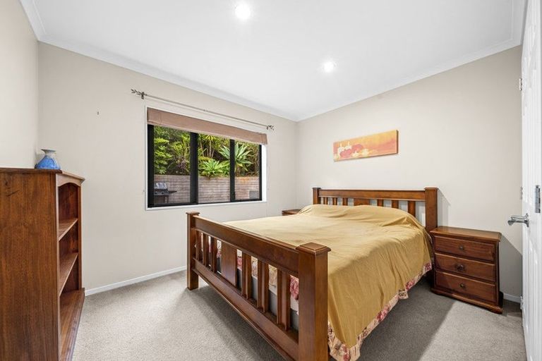 Photo of property in 1 Waldorf Crescent, Orewa, 0931