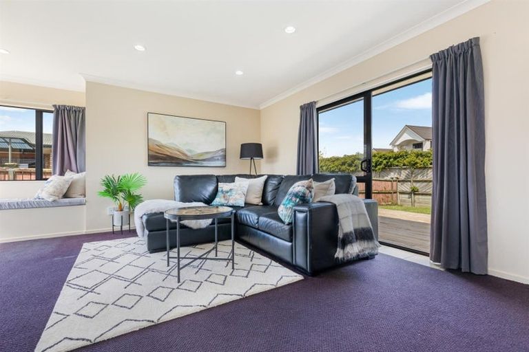Photo of property in 11 Lieshout Way, Pukekohe, 2120