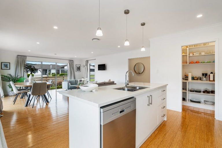 Photo of property in 3 Madden Avenue, Kumeu, 0810