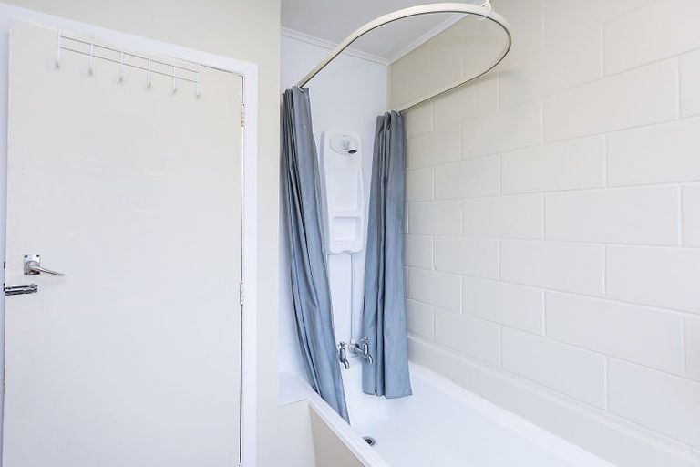 Photo of property in Oberon Flats, 48a Merton Street, Trentham, Upper Hutt, 5018