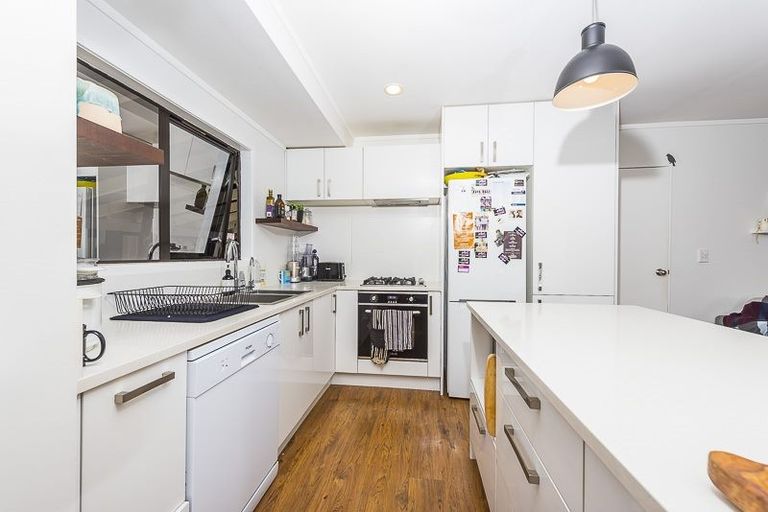 Photo of property in 47a Rehia Road, Massey, Auckland, 0614