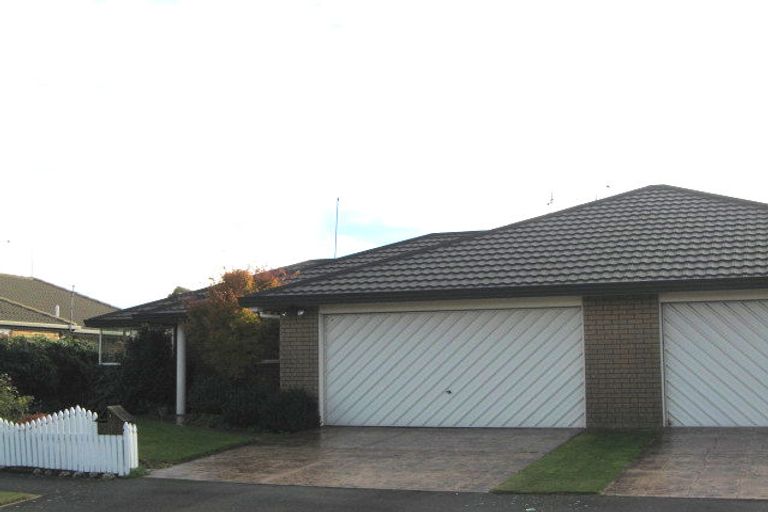 Photo of property in 2/17 Cardigan Bay Place, Addington, Christchurch, 8024
