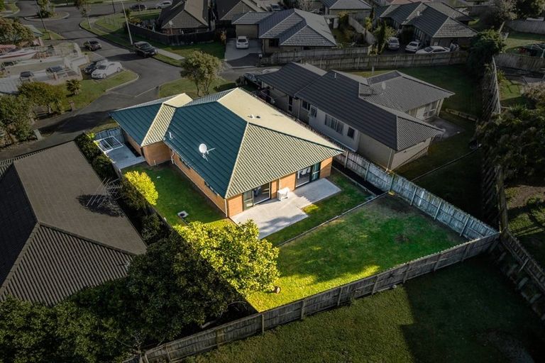 Photo of property in 10 Taatahi Street, Weymouth, Auckland, 2103