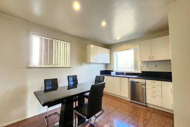 Photo of property in 5 Alan Avenue, Henderson, Auckland, 0610