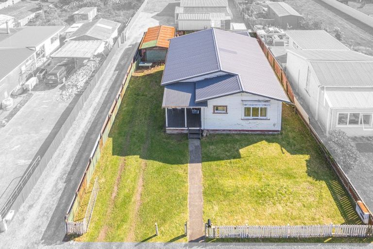Photo of property in 17 Matai Street, Castlecliff, Whanganui, 4501
