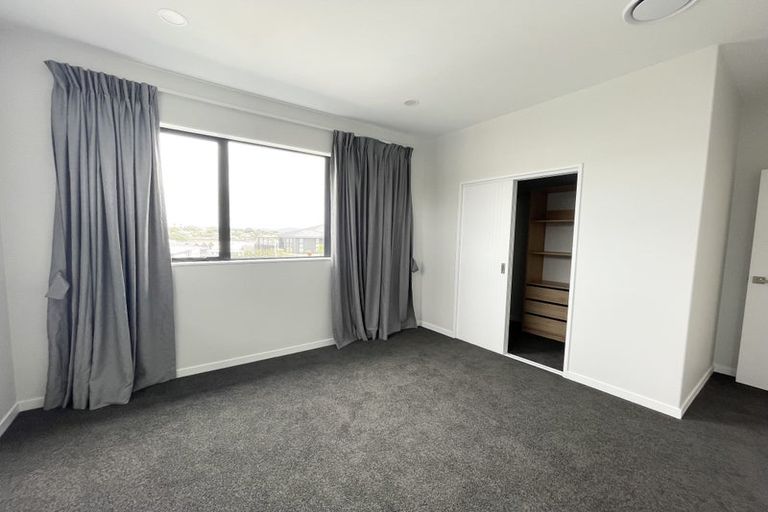 Photo of property in 35 Symes Drive, Red Beach, 0932