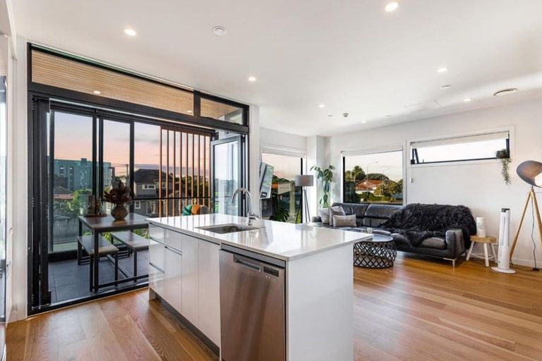 Photo of property in Frank Sargeson Apts, 505/80 Anzac Street, Takapuna, Auckland, 0622