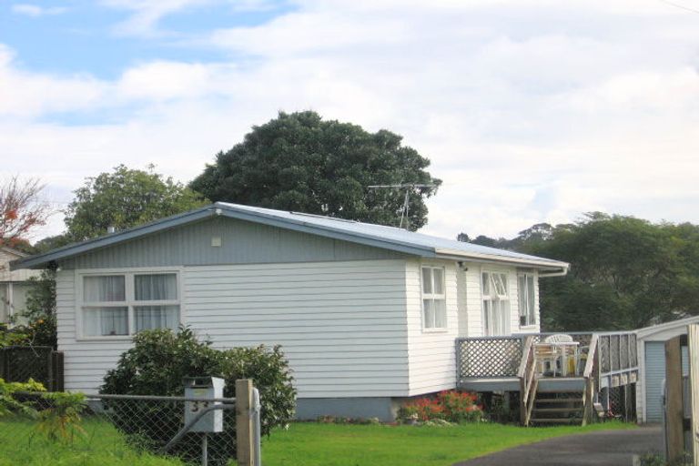Photo of property in 33 Lincoln Park Avenue, Massey, Auckland, 0614