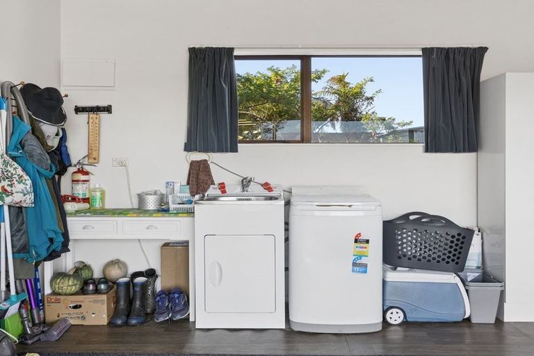 Photo of property in 11 Hunter Street, Westport, 7825