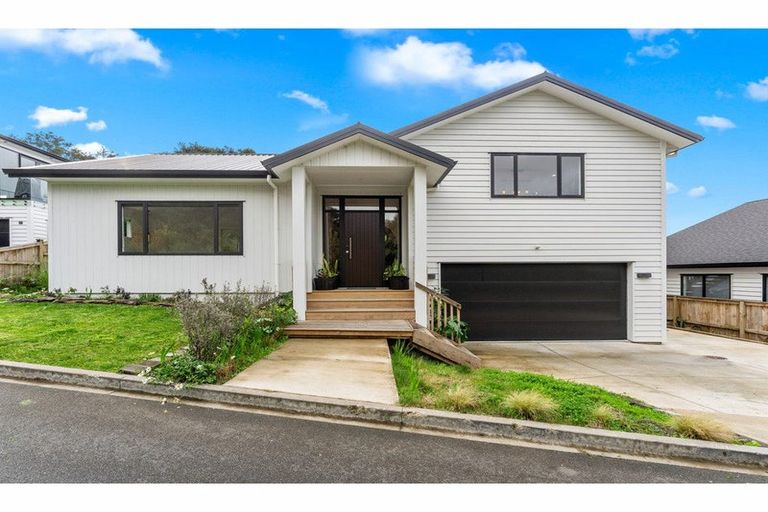 Photo of property in 5 Libertia Lane, Orewa, 0931