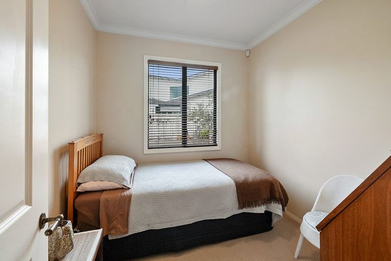 Photo of property in 8 Tupare Place, Highlands Park, New Plymouth, 4312