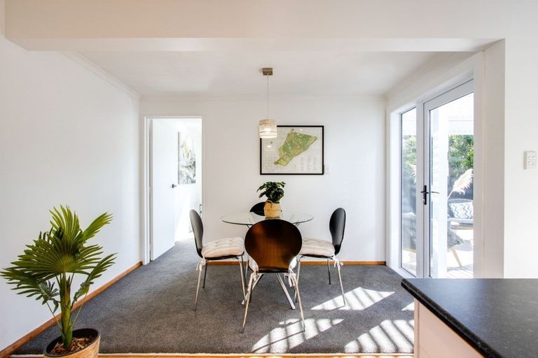 Photo of property in 11 Hammond Road, Taradale, Napier, 4112