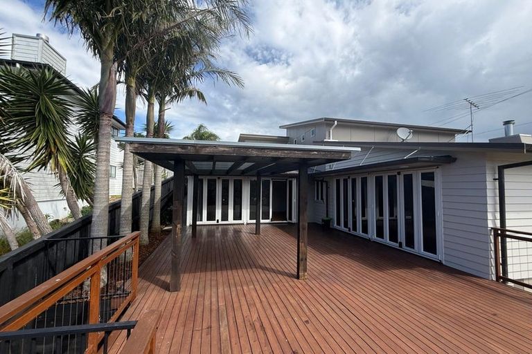 Photo of property in 112 Kittiwake Drive, Schnapper Rock, Auckland, 0632