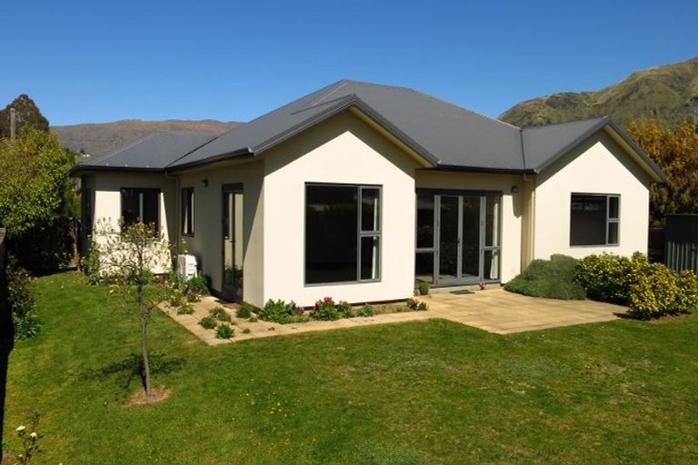 Photo of property in 2 Stonebrook Drive, Wanaka, 9305