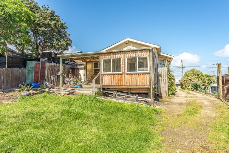 Photo of property in 25 Manuka Street, Castlecliff, Whanganui, 4501