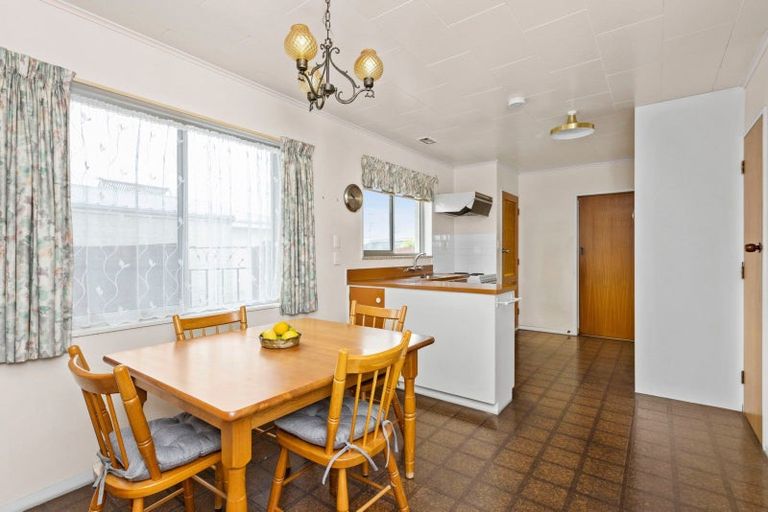 Photo of property in 2/24 Oxford Street, Taradale, Napier, 4112