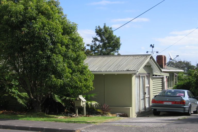 Photo of property in 1/17 Drome View Place, Beach Haven, Auckland, 0626
