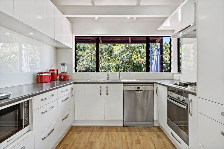 Photo of property in 7 Helvetia Drive, Browns Bay, Auckland, 0630