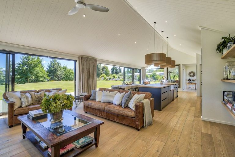 Photo of property in 2 Little Orchard Way, Wanaka, 9382