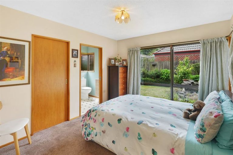 Photo of property in 2/6 Cricklewood Place, Avonhead, Christchurch, 8042