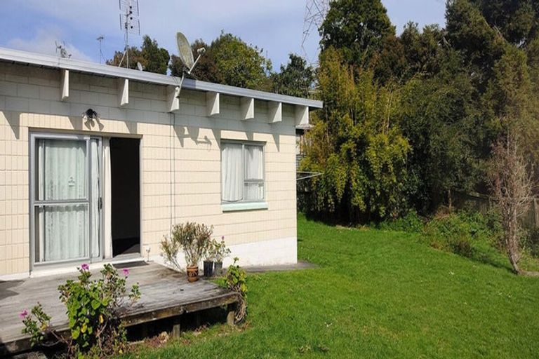 Photo of property in 2/21 Reynella Drive, Massey, Auckland, 0614