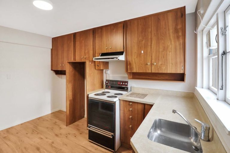 Photo of property in 2 Argyle Grove, Trentham, Upper Hutt, 5018