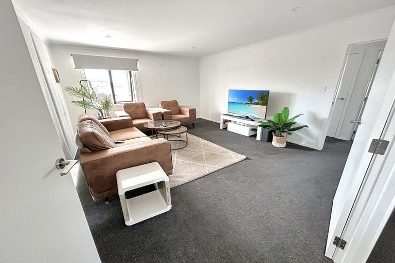 Photo of property in 26 Sardinia Grove, Fitzherbert, Palmerston North, 4410