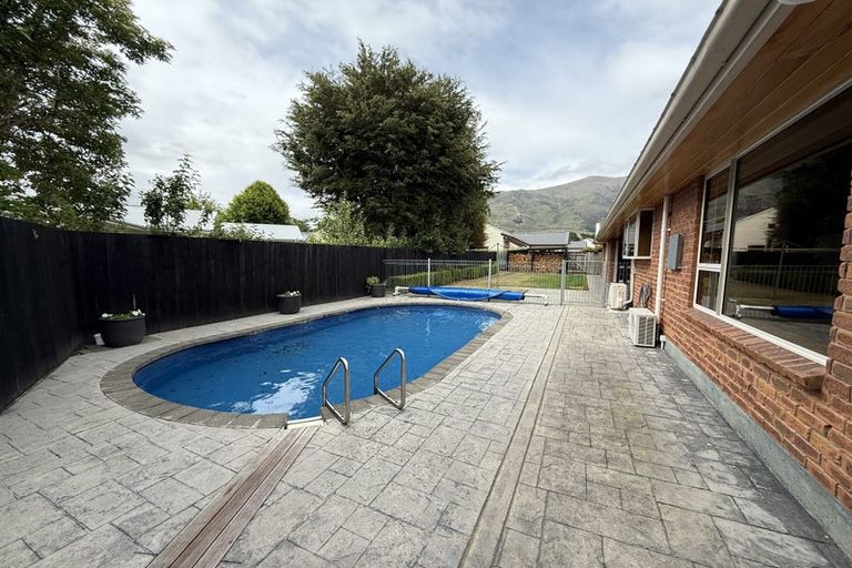 Photo of property in 5 Meadowstone Drive, Wanaka, 9305