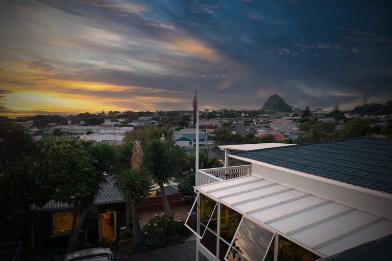 Photo of property in 11 Mount View Place, Spotswood, New Plymouth, 4310