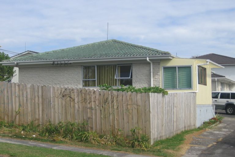 Photo of property in 4/92 Lynwood Road, New Lynn, Auckland, 0600
