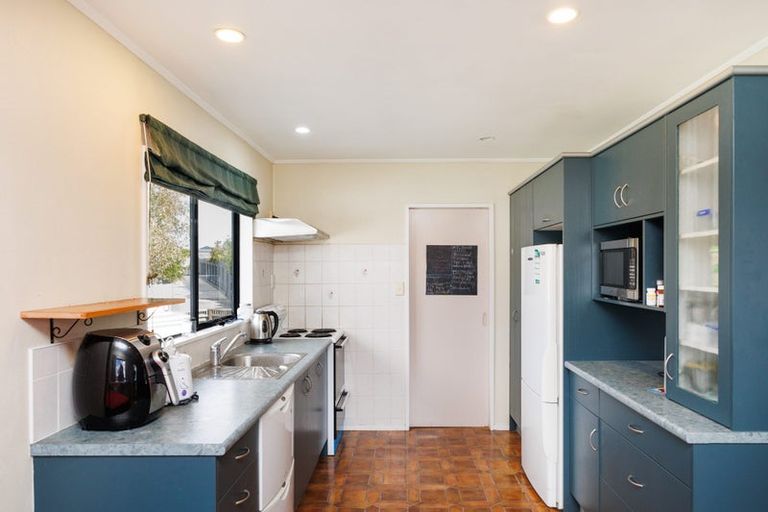Photo of property in 28 Peppertree Glade, Kelvin Grove, Palmerston North, 4414