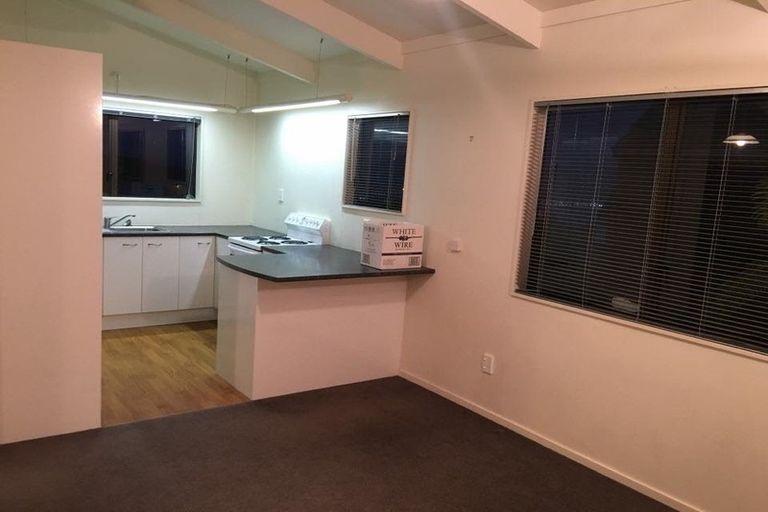 Photo of property in 17 Fernhaven Grove, Newlands, Wellington, 6037