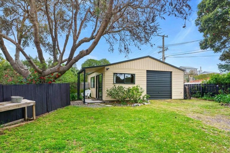 Photo of property in 42 Field Way, Waikanae Beach, Waikanae, 5036