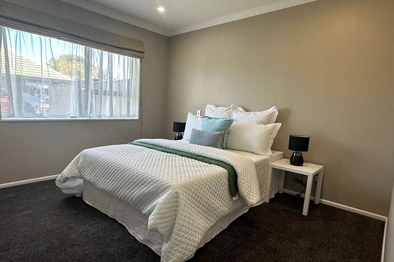 Photo of property in 70 Manuroa Road, Takanini, 2112