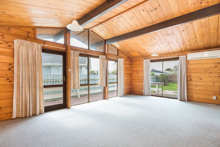 Photo of property in 9 Alma Place, Milson, Palmerston North, 4414