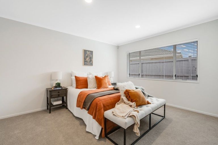 Photo of property in 19 Montecito Place, Golflands, Auckland, 2013