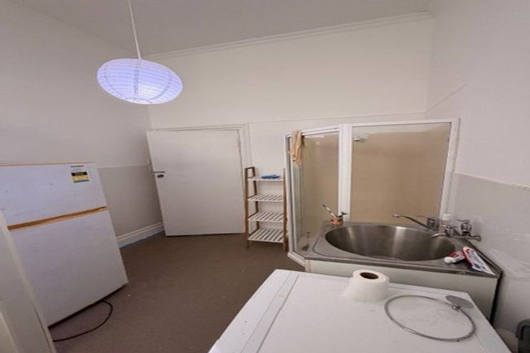 Photo of property in 60 Kelburn Parade, Kelburn, Wellington, 6012