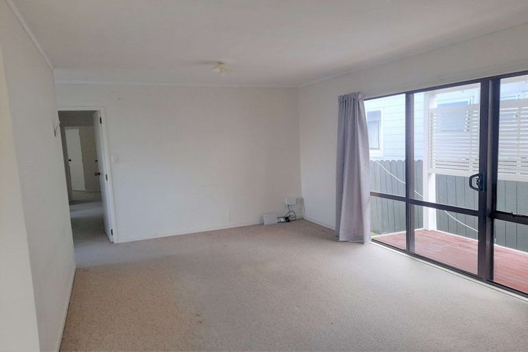 Photo of property in 1/29 De Quincey Terrace, Highland Park, Auckland, 2010