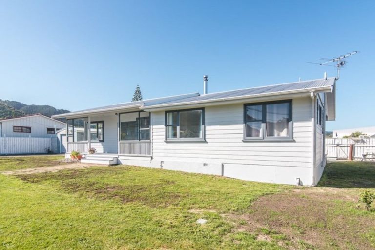 Photo of property in 4 Martin Street, Waikanae, 5036