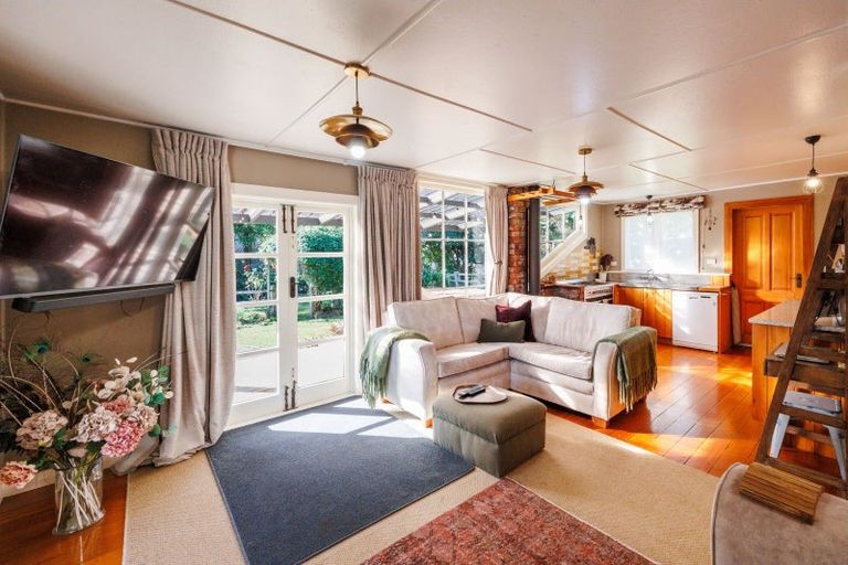Photo of property in 6 Edwards Street, Kimbolton, Feilding, 4777