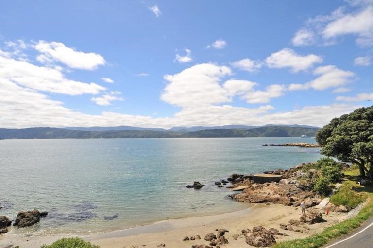 Photo of property in 379 Karaka Bay Road, Karaka Bays, Wellington, 6022
