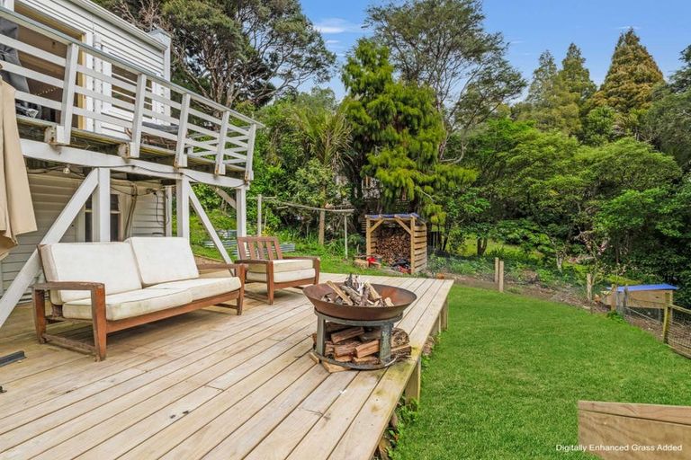 Photo of property in 43 Kauri Point Road, Laingholm, Auckland, 0604