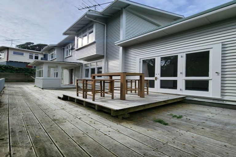 Photo of property in 64 Fairview Crescent, Kelburn, Wellington, 6012