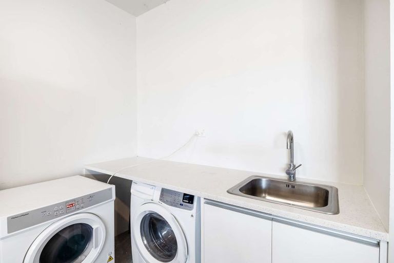 Photo of property in 6 Kahu Close, Orewa, 0931