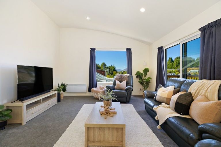 Photo of property in 32 Dart Place, Fernhill, Queenstown, 9300