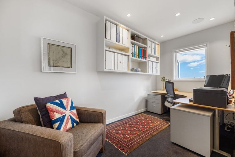 Photo of property in 12 Balmoral Lane, Redcliffs, Christchurch, 8081